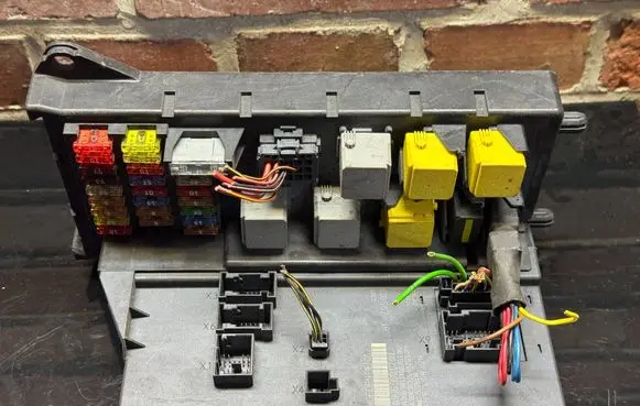 Mercedes-Benz Sprinter W906 SAM control unit A9069006701 700S9Z0018 1049006906
