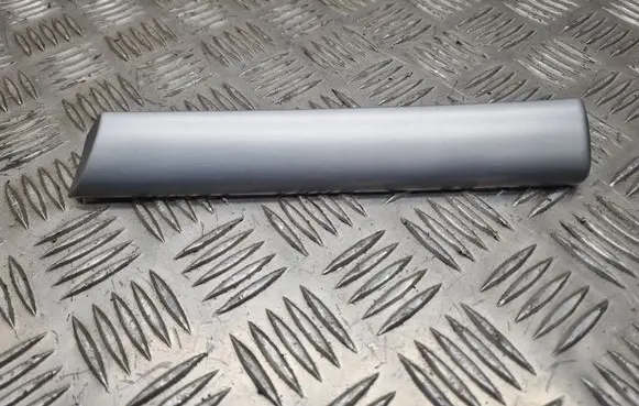 Dashboard glove box trim