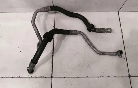 Mercedes-Benz ML AMG W164 Engine coolant pipe/hose A1561800282 A1561800182