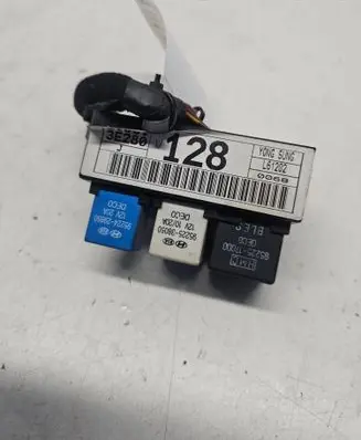 KIA Sorento Fuse module 913013E280