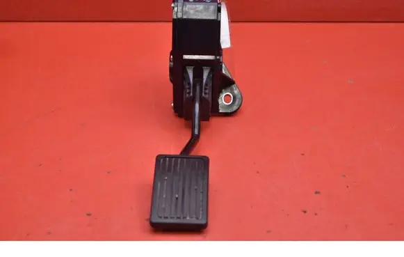 Honda CR-V Accelerator throttle pedal 