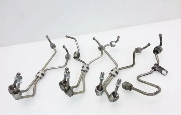Fuel injector supply line/pipe