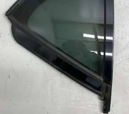 Volvo XC40 Rear vent window glass 32244806