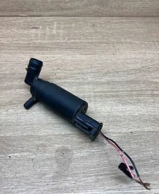 Toyota Corolla E120 E130 Headlight washer pump 06038 WITHPLUG