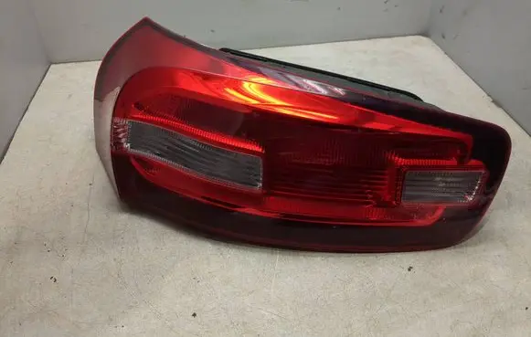 Tailgate rear/tail lights