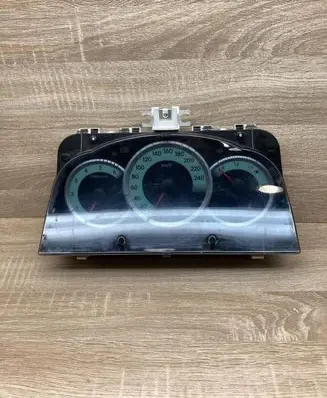 Toyota Corolla Verso E121 Speedometer (instrument cluster) 838000F090 MB2574303100