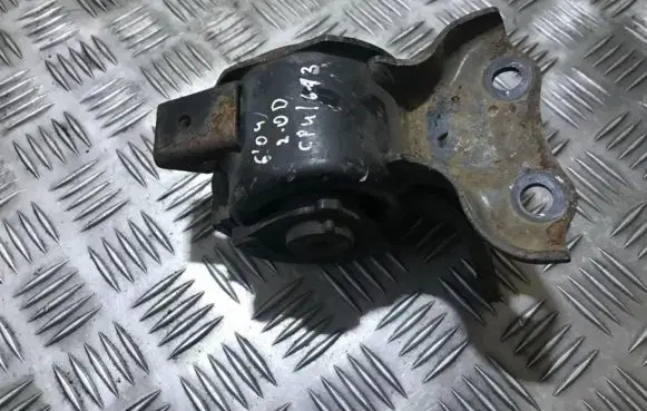 Mazda 6 Engine mount bracket