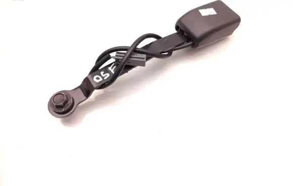 Mazda 3 III Front seatbelt buckle