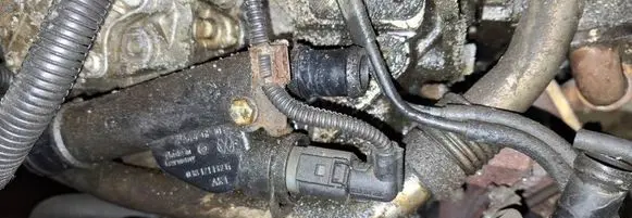 Audi A3 S3 8P Engine coolant pipe/hose 038121132G