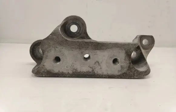 Opel Insignia B Engine mounting bracket