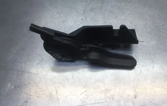 Opel Corsa D Engine bonnet (hood) release handle 13186912 511697042