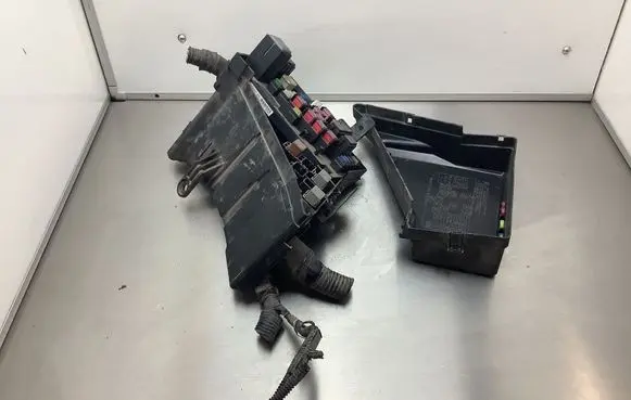 Subaru Legacy Fuse box set MB100200B 82241AG000