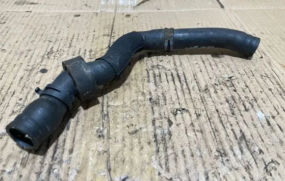 Skoda Fabia Mk2 (5J) Coolant pipe/hose 6R0121063A