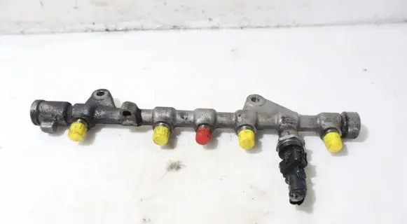 Renault Megane III Fuel main line pipe