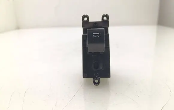 Hyundai i40 Electric window control switch 39R5201000 935803Z000 2011504