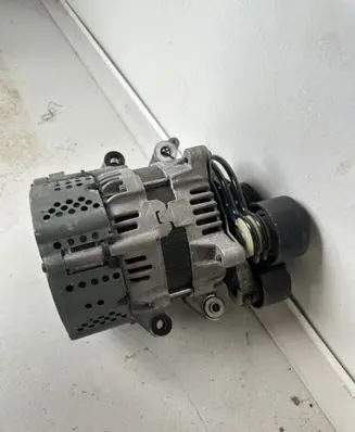 Volvo XC60 Generator/alternator 32301041 0127813035