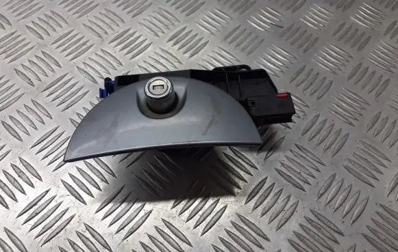 Opel Corsa C Tailgate opening switch BRAK