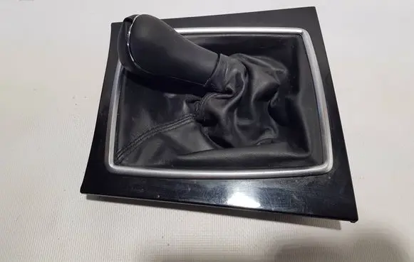 Mercedes-Benz C W204 Gear lever shifter trim leather/knob 2042676010DEE A2042676010