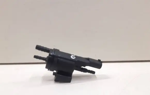 Mercedes-Benz C W204 Valve vacuum 0025401497