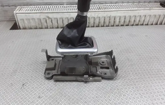 Suzuki Liana Gear shifter/selector