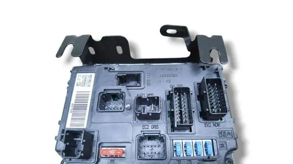 Peugeot Partner Fuse module 9665778380
