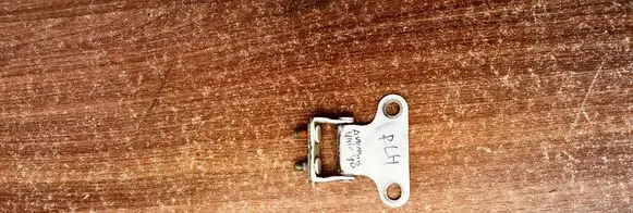 Toyota Avensis T270 Loading door upper hinge 