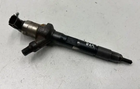 Fuel injector