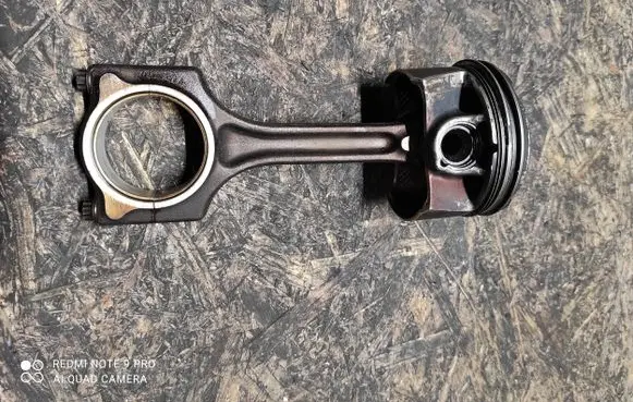 Mini Cooper Countryman R60 Piston with connecting rod