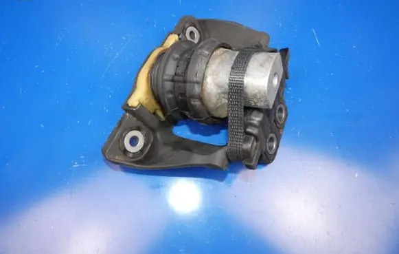 Volvo V60 Engine mount bracket 26008