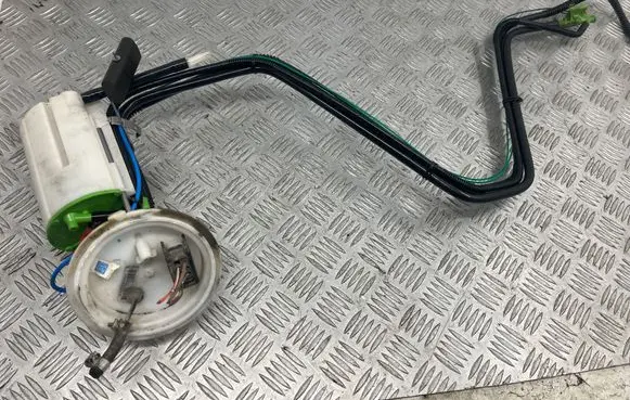BMW 5 E60 E61 In-tank fuel pump 7187933