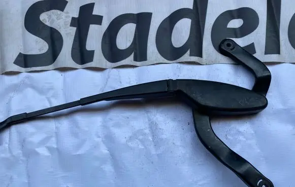 Mercedes-Benz E W211 Front wiper blade arm A2118201344 2118201344