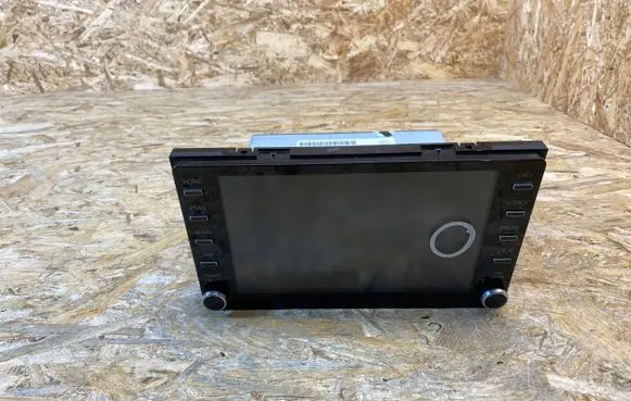 Radio/CD/DVD/GPS head unit