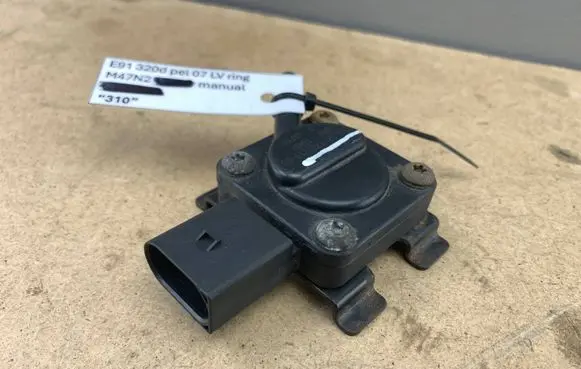 BMW 3 E90 E91 Exhaust gas pressure sensor 7789219 13627789219 13627805152