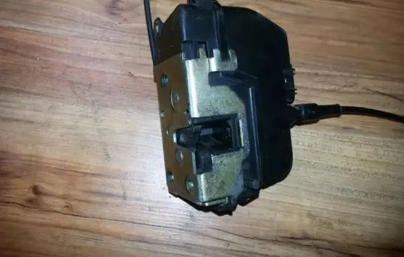 Renault Megane II Rear door lock