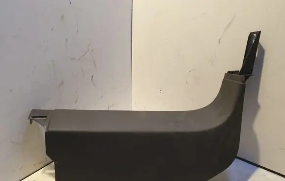 Foot area side trim