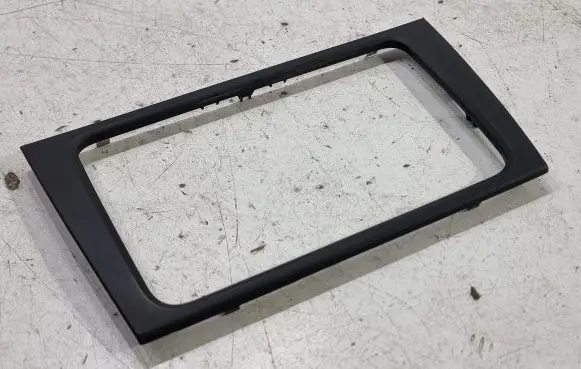 Volkswagen Golf VI Radio/GPS head unit trim 5K0858063F