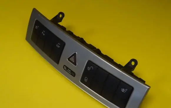 Mercedes-Benz C W203 Hazard light switch 2038703010