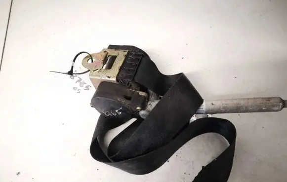 Audi A4 S4 B5 8D Front seatbelt 8d0857706