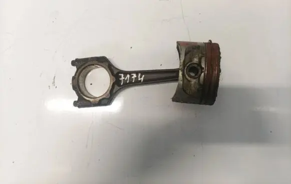 Opel Zafira A Piston with connecting rod 0015424 13101850