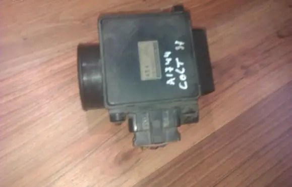 Mitsubishi Colt Mass air flow meter e5t05271