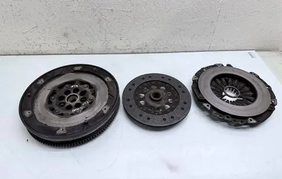 BMW 1 E81 E87 Clutch set kit 7567830 7563287