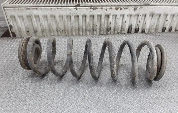 Volkswagen Touran I Rear coil spring