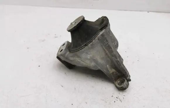 Honda Civic IX Engine mount bracket