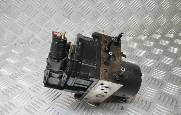 Ford Mondeo Mk III ABS Pump 265800007