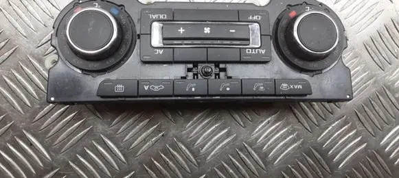 Skoda Octavia Mk2 (1Z) Climate control unit 5HB009749