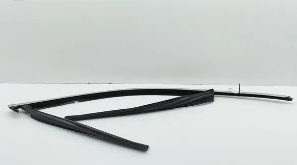 BMW X5 G05 Front door glass trim molding 7428672