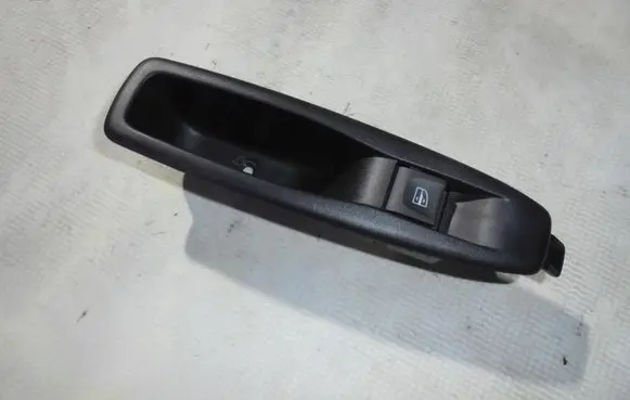 Renault Clio IV Quarter vent window switch 829614619R