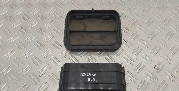 Tesla Model X Quarter panel pressure vent B280B62 106803400C