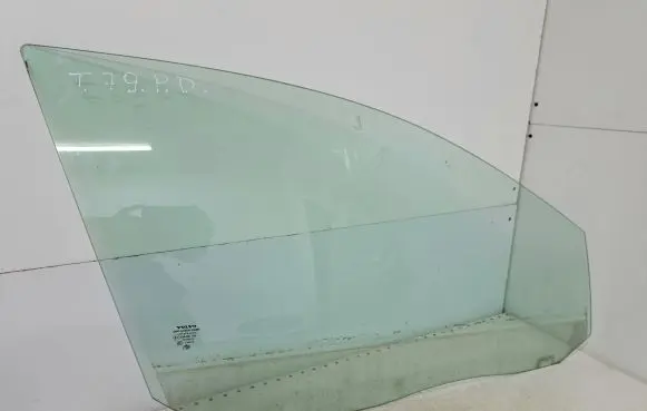 Volvo V70 Front door window glass four-door