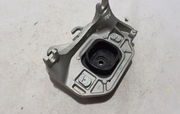 Renault Arkana Gearbox mounting bracket 112531060R